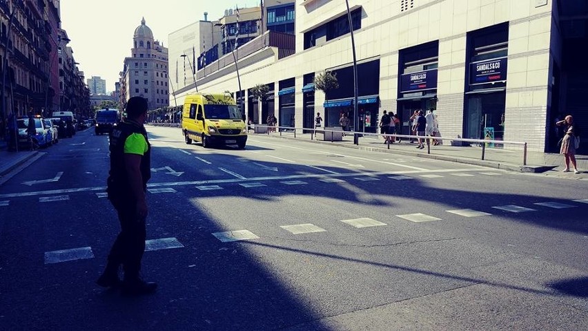 Zamach terrorystyczny w Barcelonie. Do ataku przyznało się Państwo Islamskie [ZDJĘCIA, WIDEO]