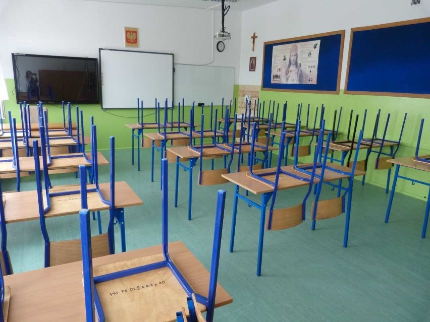 W szkole w Jaworzni właśnie powstają nowe szatnie (ZDJĘCIA)