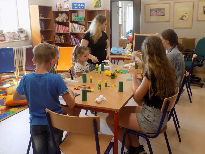 Wakacje w bibliotece w Wyśmerzycach. Są spektakle teatralne i zajecia plastyczne 