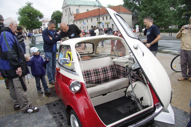 6 kwietnia będzie można obejrzeć wystawę starych samochodów i motocykli.