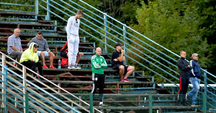 4 liga. Nerwowy mecz w Przemyślu. Trener Piotr Ożóg wyrzucony na trybuny, a jego Arłamów Ustrzyki Dolne zremisował z Polonią [ZDJĘCIA]