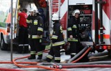 Pożar domu w Leszczanach: Świadek uratował dwie osoby