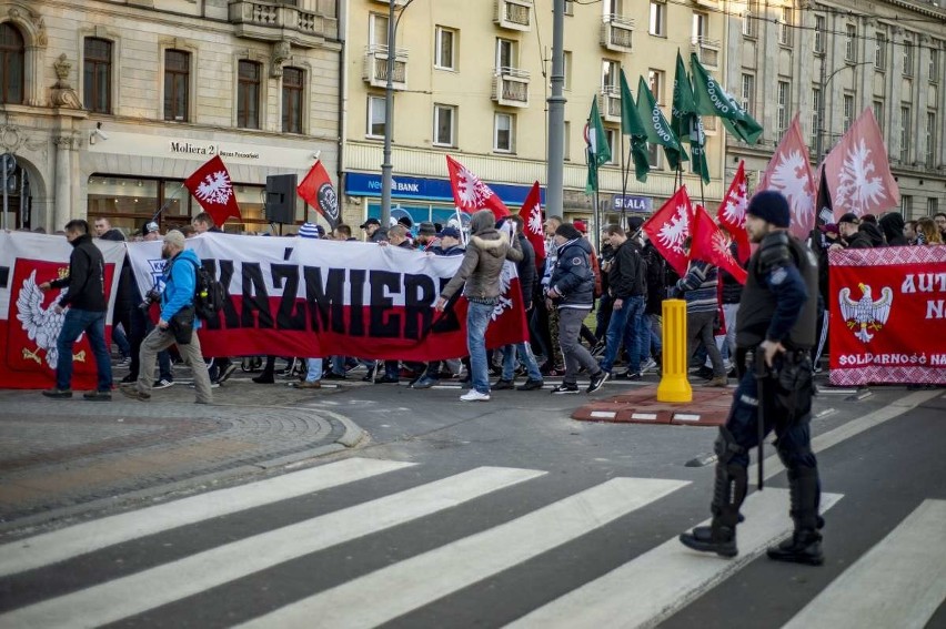 Kilkaset osób wzięło udział w Marszu Zwycięstwa, który w...