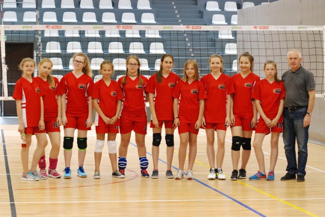 Dobrze w turnieju Świętokrzyski Mini Volley Cup zaprezentowały się zawodniczki ze Szkoły Podstawowej numer 2 z Włoszczowy