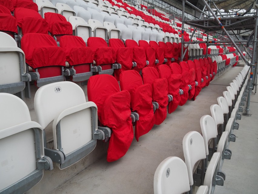 Przedderbowe "harce" ruszyły. Zniszczone siedziska na stadionie ŁKS - ZDJĘCIA