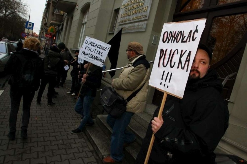 Happening przed ZKZL: Anarchiści chcą odwołać Pucka