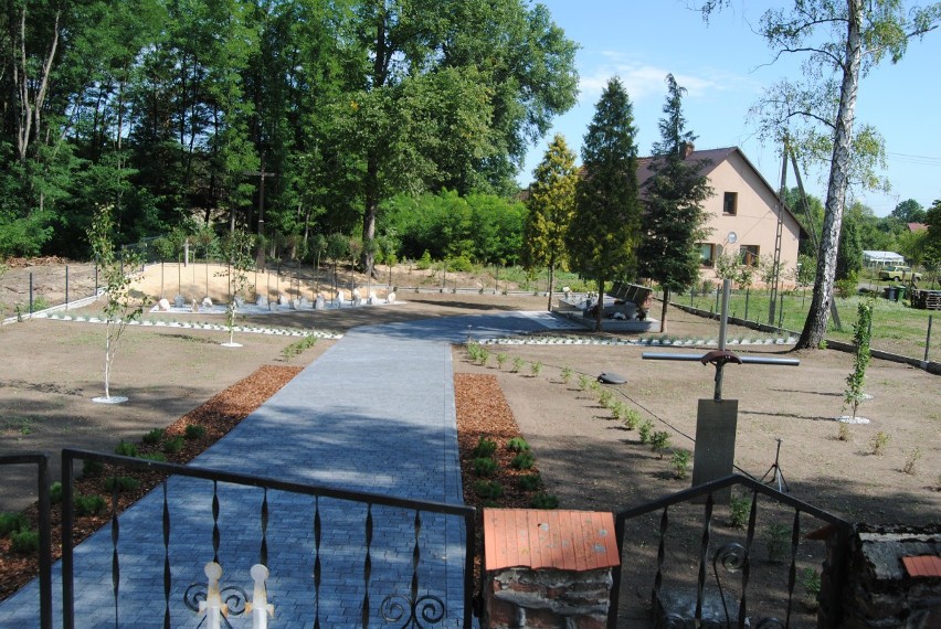 Cmentarz ofiar pacyfikacji Kurzelowa w gminie Włoszczowa w nowej odsłonie (ZDJĘCIA)
