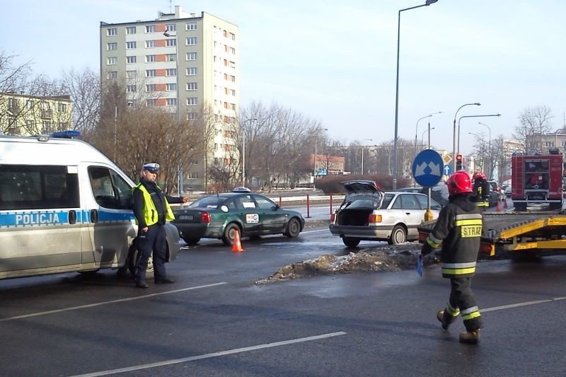 Auto zapaliło się po godzinie 10.30. Straż pożarna została...