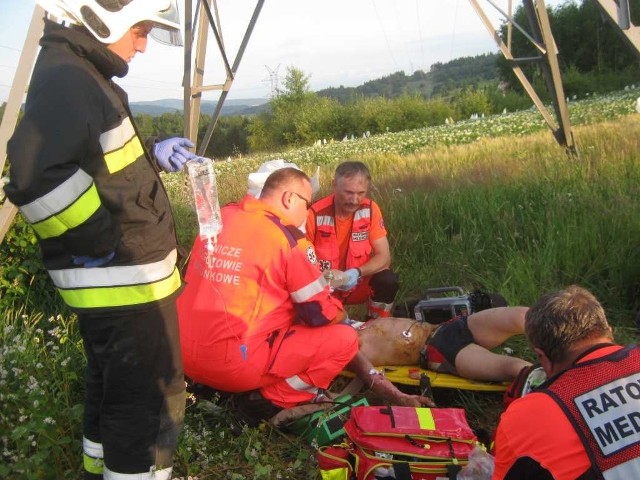 Po rannego 17-latka, który spadł ze słupa, przyleciał śmigłowiec LPR