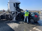 Bardzo groźny wypadek na DK 10 w Lubaszczu niedaleko Nakła. Czterej policjanci ranni! [zdjęcia]
