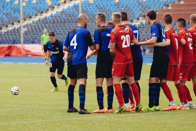 Młody pomocnik Jakub Łukowski (wykonuje rzut wolny w sparingu z Bytovią), jest już w niezłej formie i wydaje sie, że jest bliski wyjściowego składu Zawiszy na ligę.