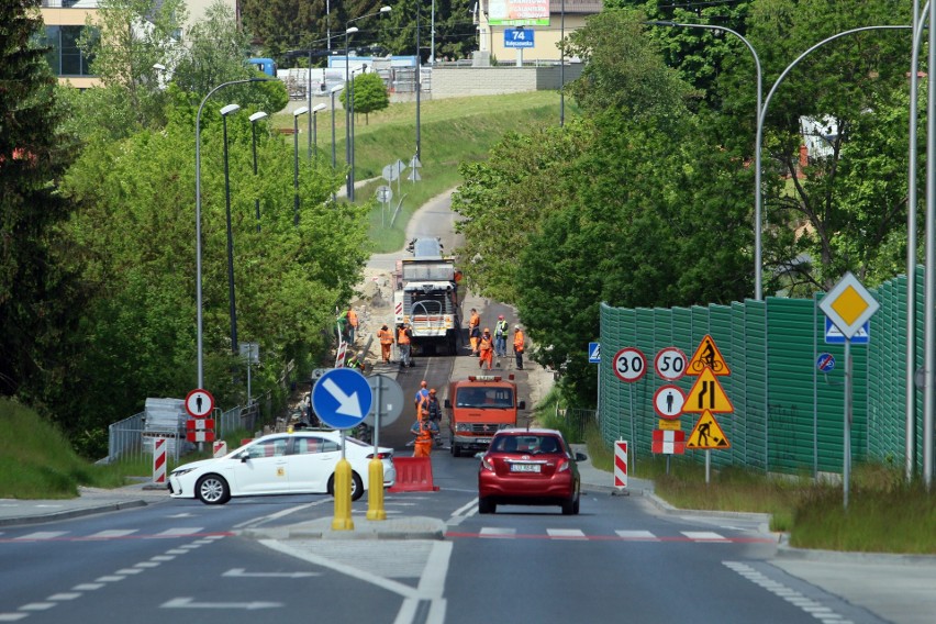 Nałęczowska zamknięta: zdzierają asfalt, później położą nowy. Którędy ominiemy roboty?