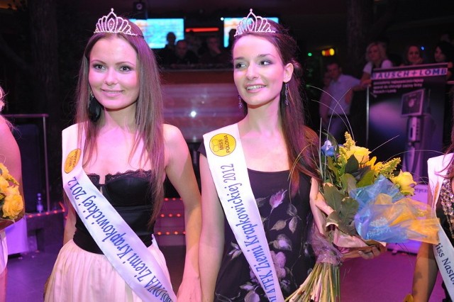 Miss Polonia Ziemi Krapkowickiej 2012Maria Serotiuk (z lewej) została Miss, a Marta Bąk została Miss Nastolatek Ziemi Krapkowickiej. Wybory odbyły się w nocy w Discopleksie A4 w Pietni.