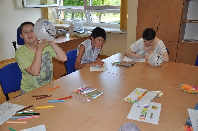 W budynku po zlikwidowanej szkole podstawowej w Ganie koło Praszki uruchomiono Środowiskowy Dom Samopomocy da dorosłych osób z zaburzeniami.