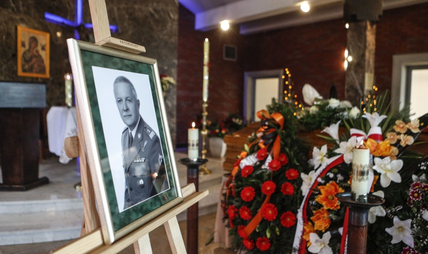 Dziś na cmentarzu Wilkowyja w Rzeszowie pochowano generała...