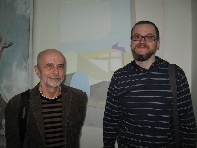 Na wystawę przyjechali opiekunowie Pracowni:  profesor Jarosław Zduniewski z lewej oraz doktor Zbigniew Nowicki.