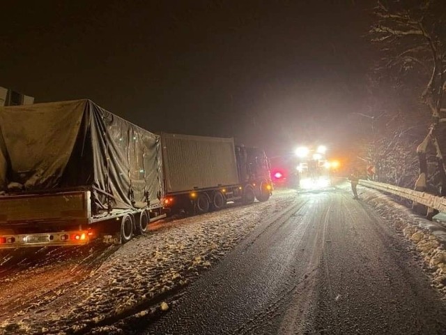 Tir spowodował ogromne utrudnienia w Gaju na zakopiance