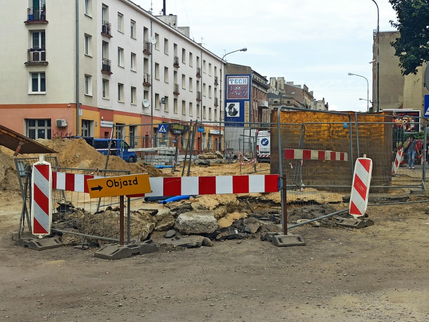 Ulica Przybyszewskiego to prawdziwy labirynt dla kierowców.