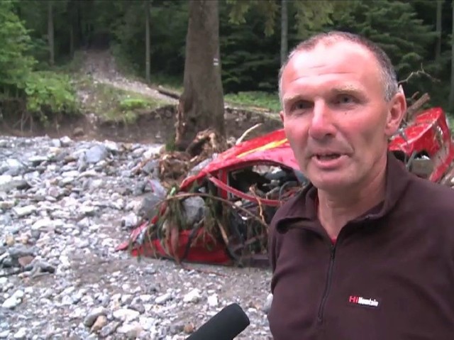 Kilkanaście zmytych przez potoki samochodów, zerwane linie energetyczne i zniszczone schronisko - to skutki potężnej burzy, która nawiedziła Dolinę Vratną na Słowacji