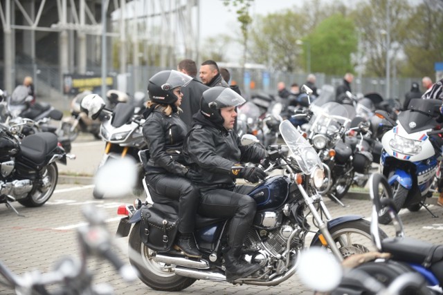 Około dwustu motocyklistów wzięło w otwarciu sezonu na toruńskiej Motoarenie. Trasa tegorocznej parady motocykli wiodła do Łubianki.Zobaczcie zdjęcia >>>