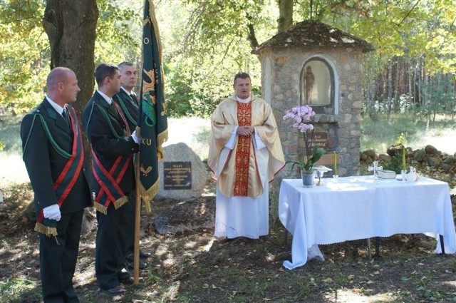 Najpierw odbyła się msza święta, odprawiona  przez księdza Artura Bobińskiego.