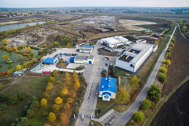 Centrum Zielonej Transformacji ma powstać na terenie działającego już od wielu lat Centrum Zagospodarowania Odpadów przy ul. Podmiejskiej 69 w Opolu-Groszowicach.