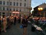 „Łańcuch światła” w Bielsku-Białej przed budynkiem sądu ZDJĘCIA