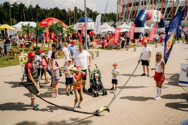 Piknik dekarski to moc atrakcji dla całej rodziny. PSD zaplanowało zabawy w parku linowym, dmuchańce, licytacje i wspólne grillowanie.