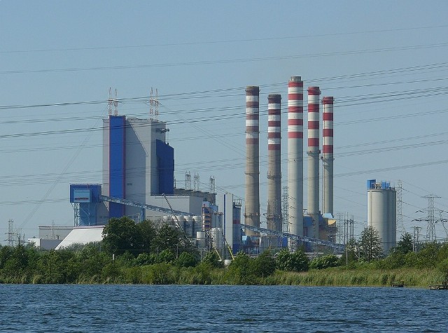 Obecna elektrownia w Pątnowie. Ma tam powstać elektrownia atomowa, 31 października podpisano list intencyjny i memorandum.