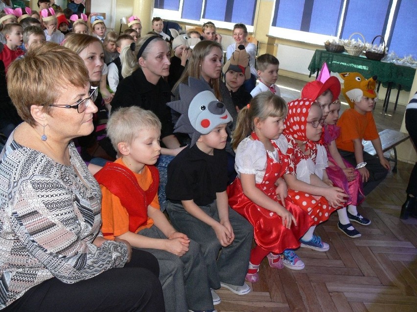Urocze i zachwycające spektakle przedszkolaków w tarnobrzeskiej "trójce" 