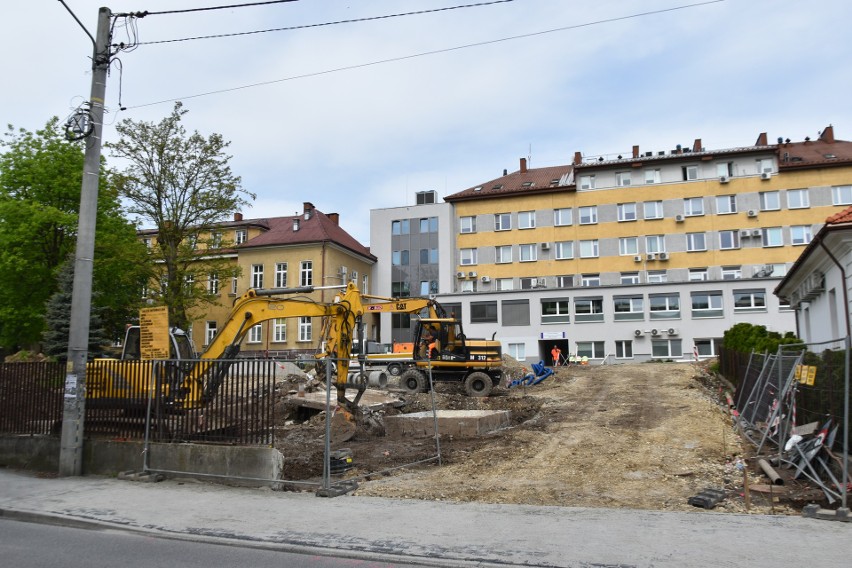 Przy szpitalu powiatowym w Bochni powstaje nowy parking od...