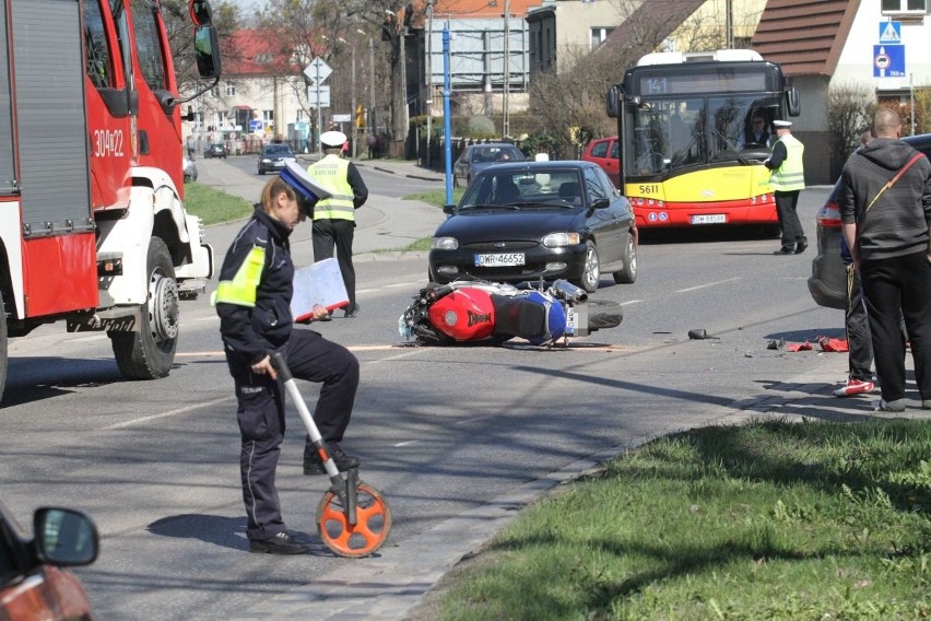 Wypadek na Bora-Komorowskiego we Wrocławiu, 2.04.2016. Ranny...