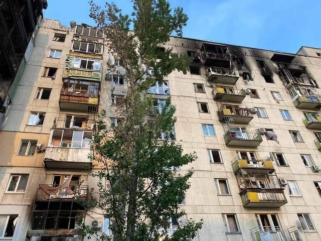 Rosjanie ostrzeliwali wczoraj miejscowości, takie jak Wrybiwce, Zołotoje, Hirskie i Wiktoriwka, gdzie zniszczonych zostało wiele budynków