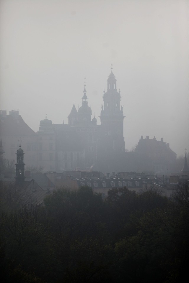 27.10.2014 krakow smog dachy - przekroczone normy nz wawel, zamek krolewski fot. andrzej banas / gazeta krakowska  *** local caption ***                                                                          `                                                                                                                                                                                                     `                                                                                                                                                                                                                                                                                                         `                                                                                                                                                                                                                                                                                                         `                                                                                                                                                                                                                                                                                                         `