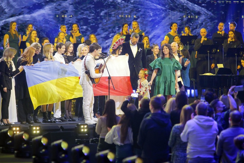 Amelia Anisovych podbiła serca Polaków wykonaniem hymnu Ukrainy podczas koncertu charytatywnego 