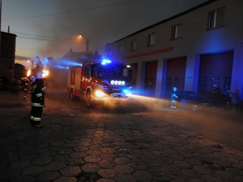 Strażacy ochotnicy z Brzezin przywitali nowy samochód ratowniczo-gaśniczy