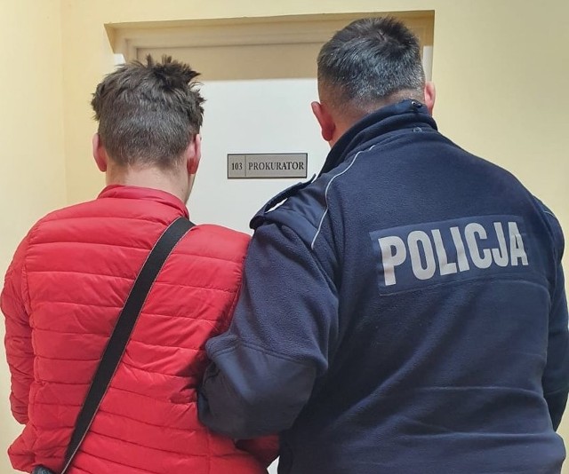 Mieszkaniec powiatu toruńskiego i bydgoszczanin usłyszeli zarzuty dotyczące posiadania narkotyków.