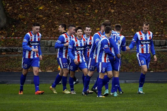 Na półmetku rozgrywek piłkarskiej IV ligi zespół z Solca Kujawskiego zajmuje w ligowej tabeli drugie miejsce.