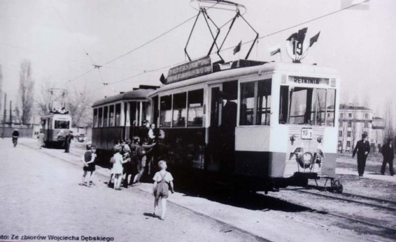 w 1955 roku  uruchomiono linię tramwajową na Retkinię....