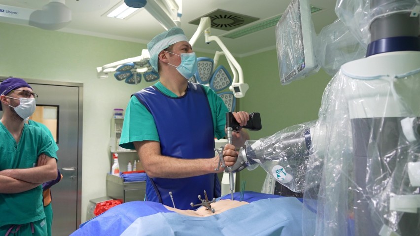 W Szpitalu Wojewódzkim w Szczecinie pracuje pięciu lekarzy...