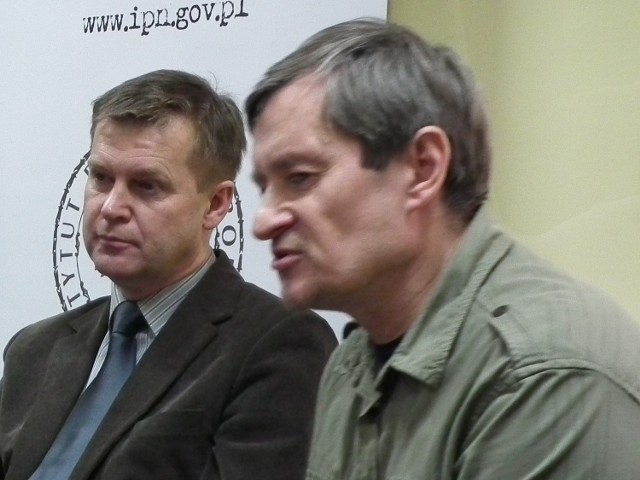 Przewodnik opracowuje Arkadiusz Kutkowski (z prawej). Obok Marek Wierzbicki.   