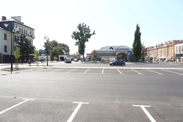 Na razie na parkingu przed dworcem PKP w Radomiu można parkować za darmo