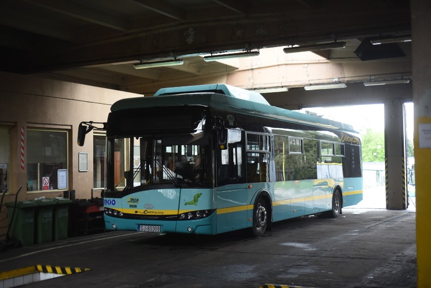 Autobus elektryczny Solaris Urbino 12 Electric jeździ między...