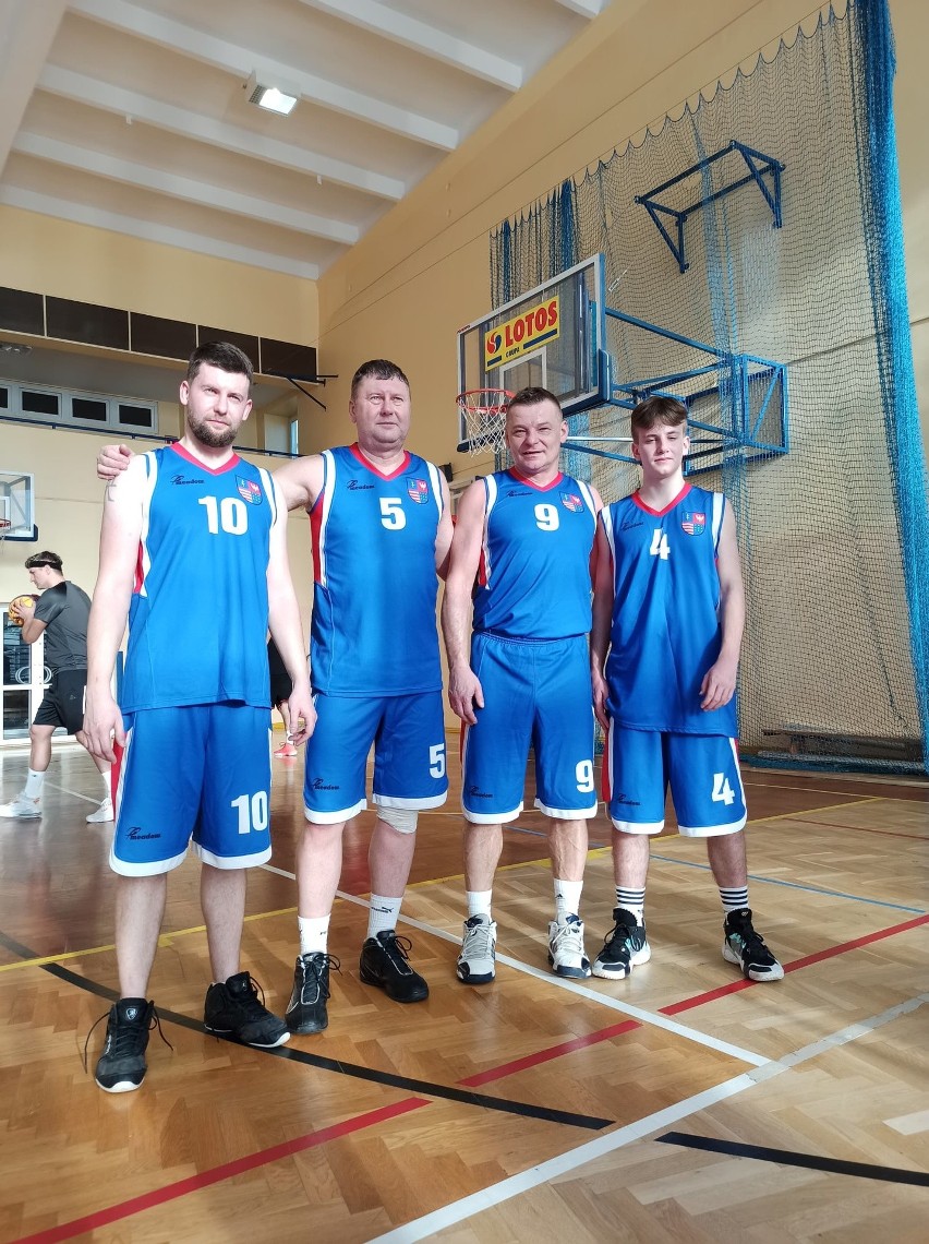 50-letni Mariusz Majewski został... objawieniem turnieju koszykówki w ramach IV Eventu Charytatywnego dla Patryka Starachowice 2020