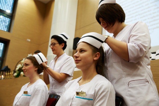 Czepkowanie pielęgniarek na Uniwersytecie Medycznym w Białymstoku (2014 rok).