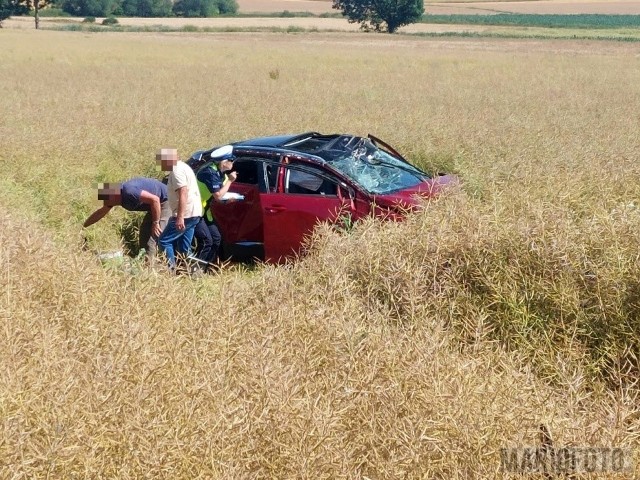 Do zderzenia dwóch samochodów osobowych doszło we wsi Sidzina, na odcinku drogi pomiędzy Nysą a Niemodlinem.