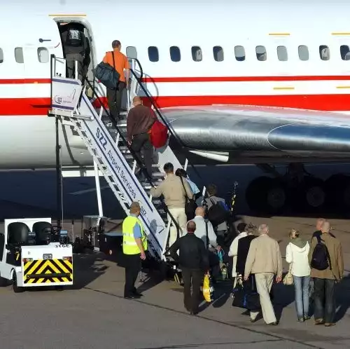 Rodziny odwiedzą poszkodowanych w szpitalach. Niektórzy będą musieli zidentyfikować ciała ofiar.