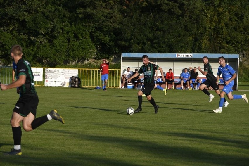 Star Starachowice wygrał z Wierną Małogoszcz 4:1 w Hummel IV Lidze [ZDJĘCIA]