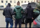 Policjanci zatrzymali dwóch sprawców napadu rabunkowego na stację LPG w Łodzi. Za pomocą noży zmusili pracownika do wydania pieniędzy