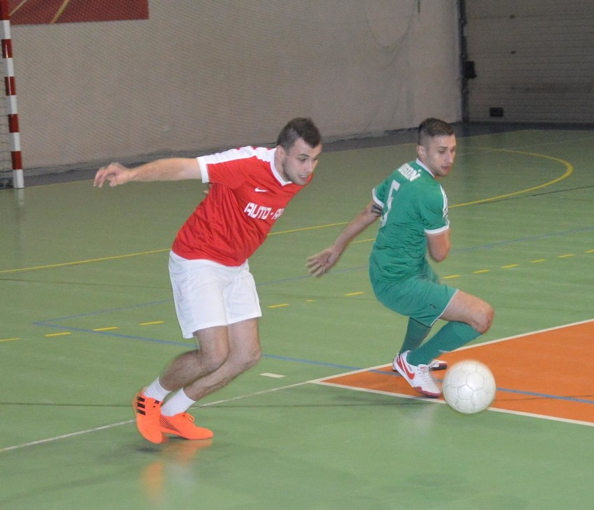 W finale proszowickiej ligi futsalu zagrają Amplus z Millcarem